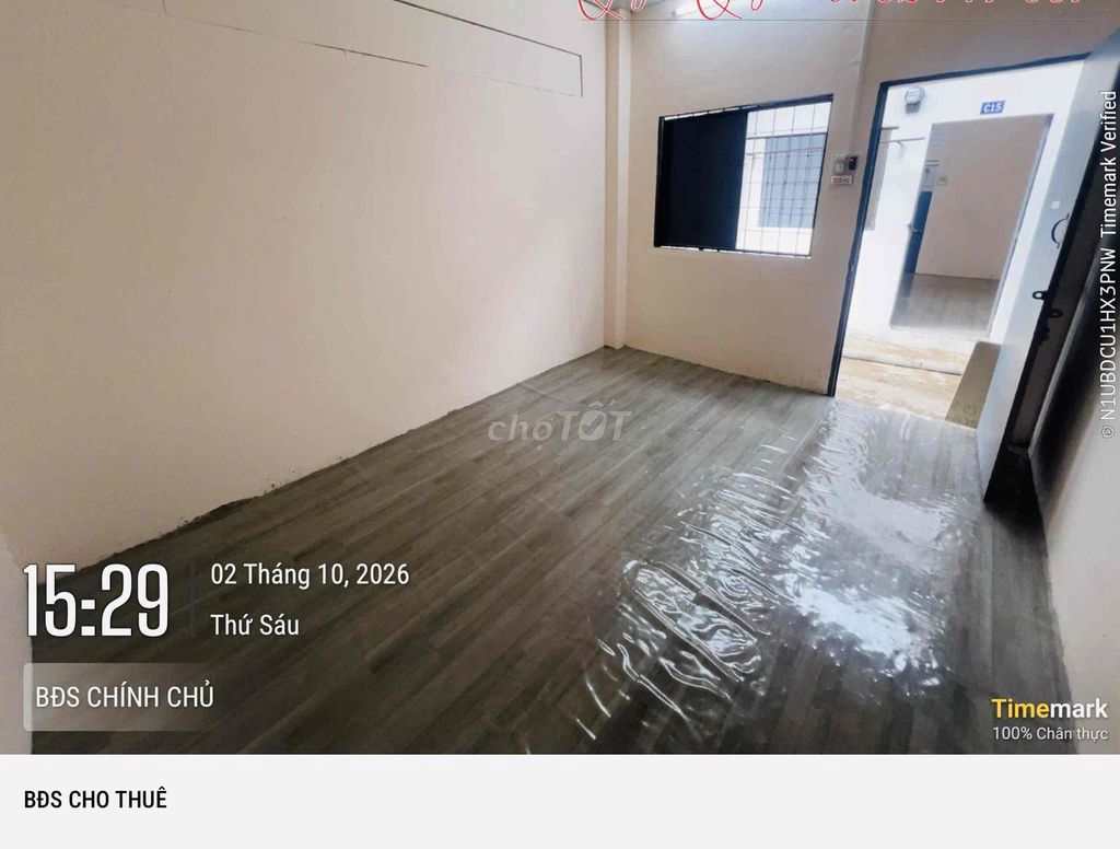 The balcony corner is clear right around the circle.