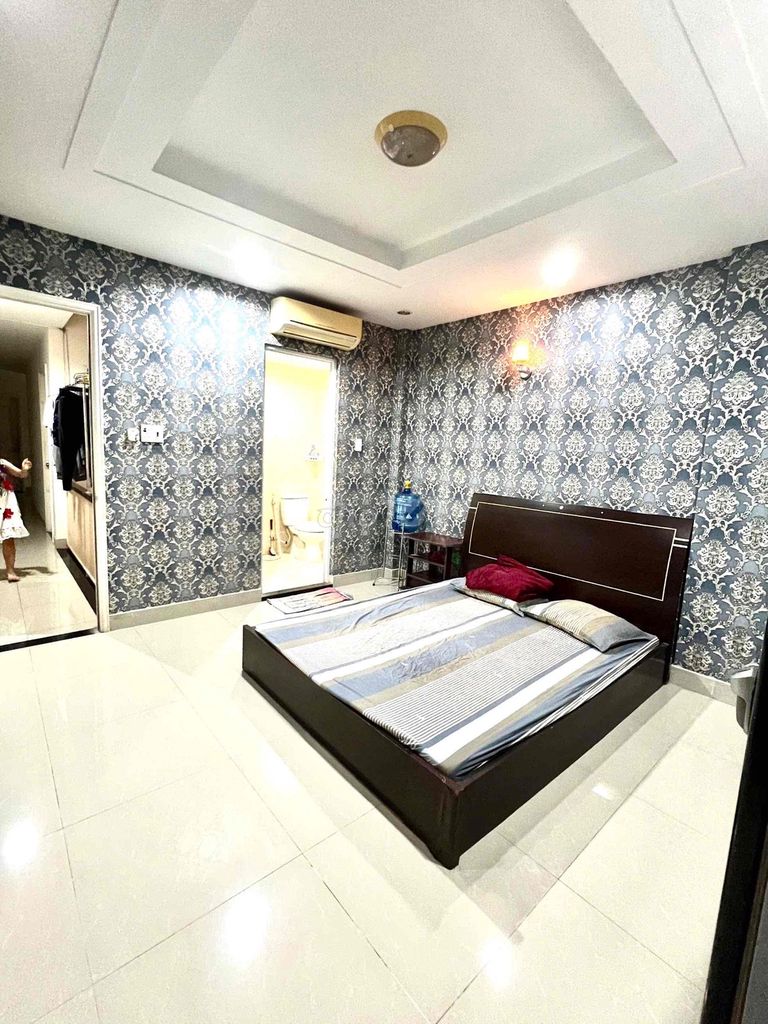 Senior boarding room.