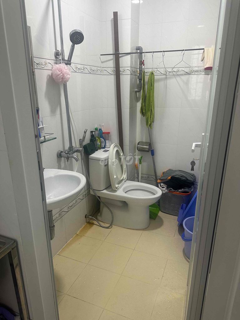 We need to find a guy who's staying in Tân Định.
