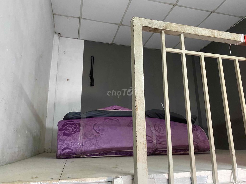A spare room. First room on the street.