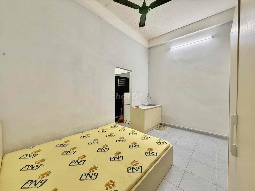 interior room - right on ground - rich fall