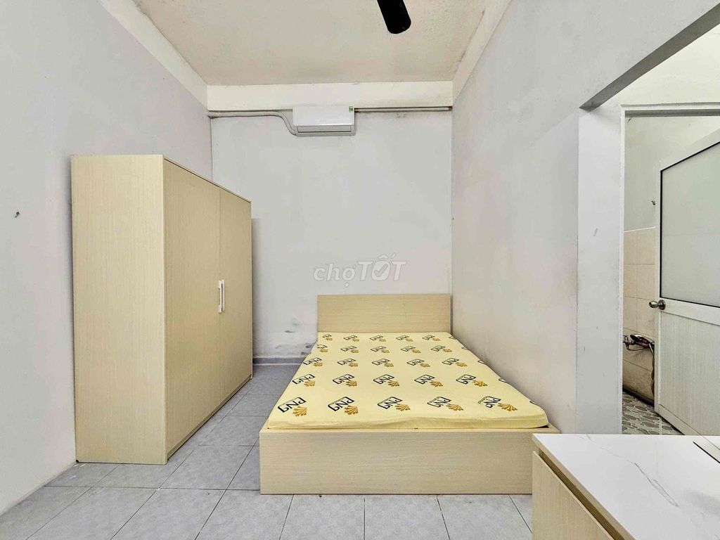 interior room - right on ground - rich fall