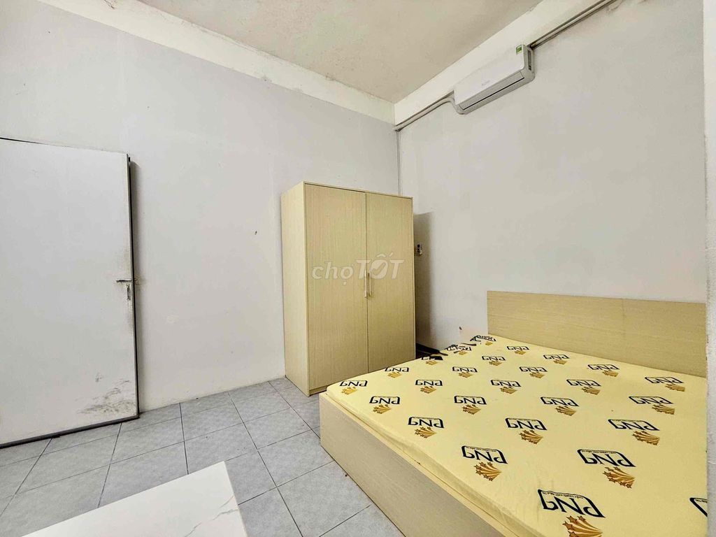 interior room - right on ground - rich fall