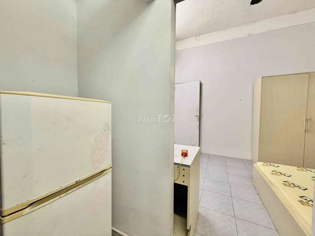 interior room - right on ground - rich fall