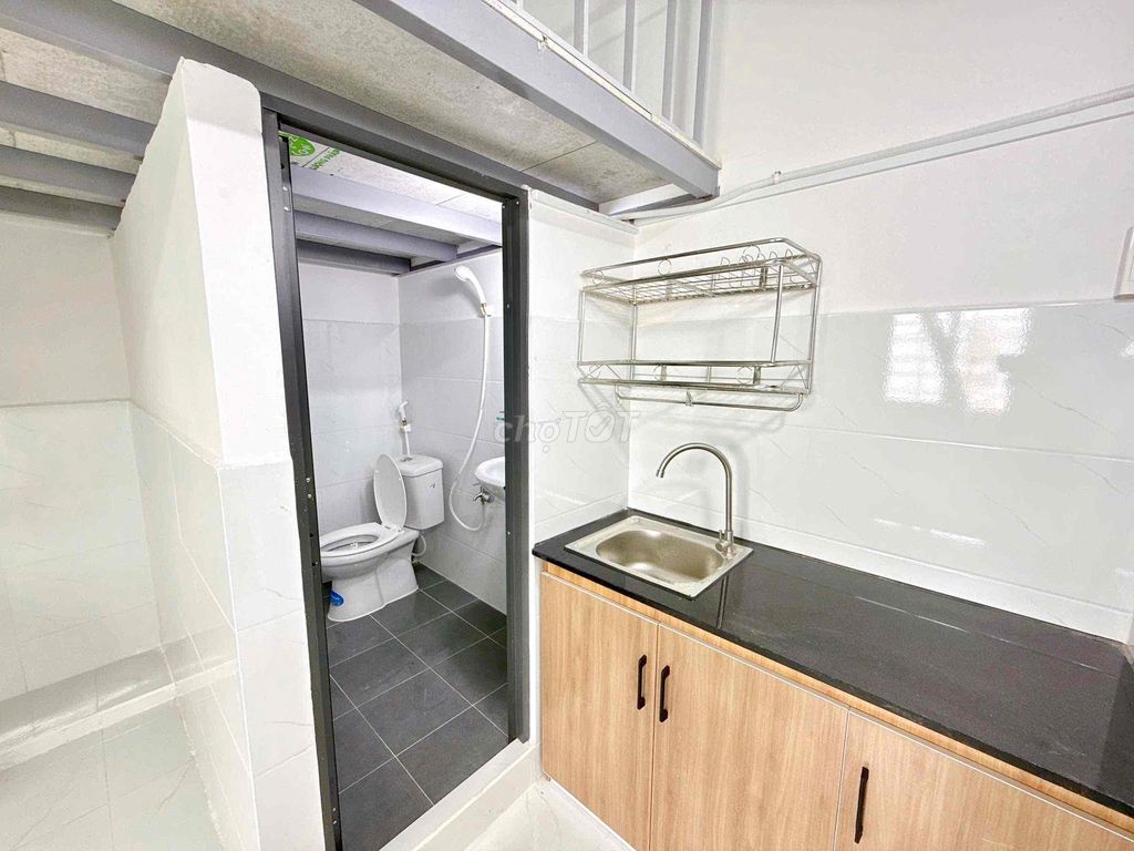 The new room has a new set of cabinets, 4 millionth price at Lạc Long Quân.