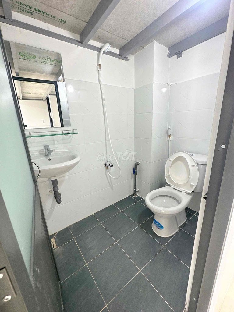 The new room has a new set of cabinets, 4 millionth price at Lạc Long Quân.