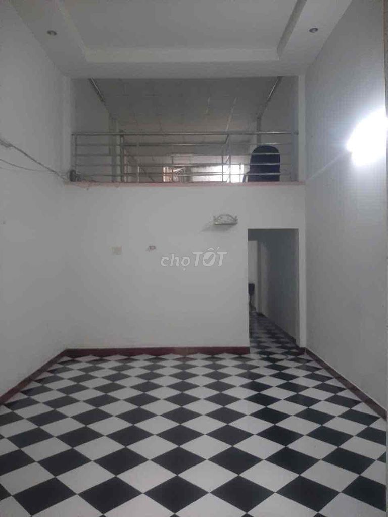 Six, the area uses 100 meters, one room and one attic, a cool, safe house.