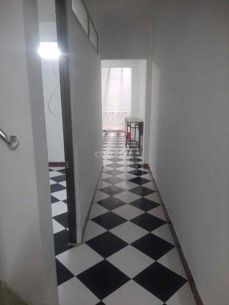 Six, the area uses 100 meters, one room and one attic, a cool, safe house.