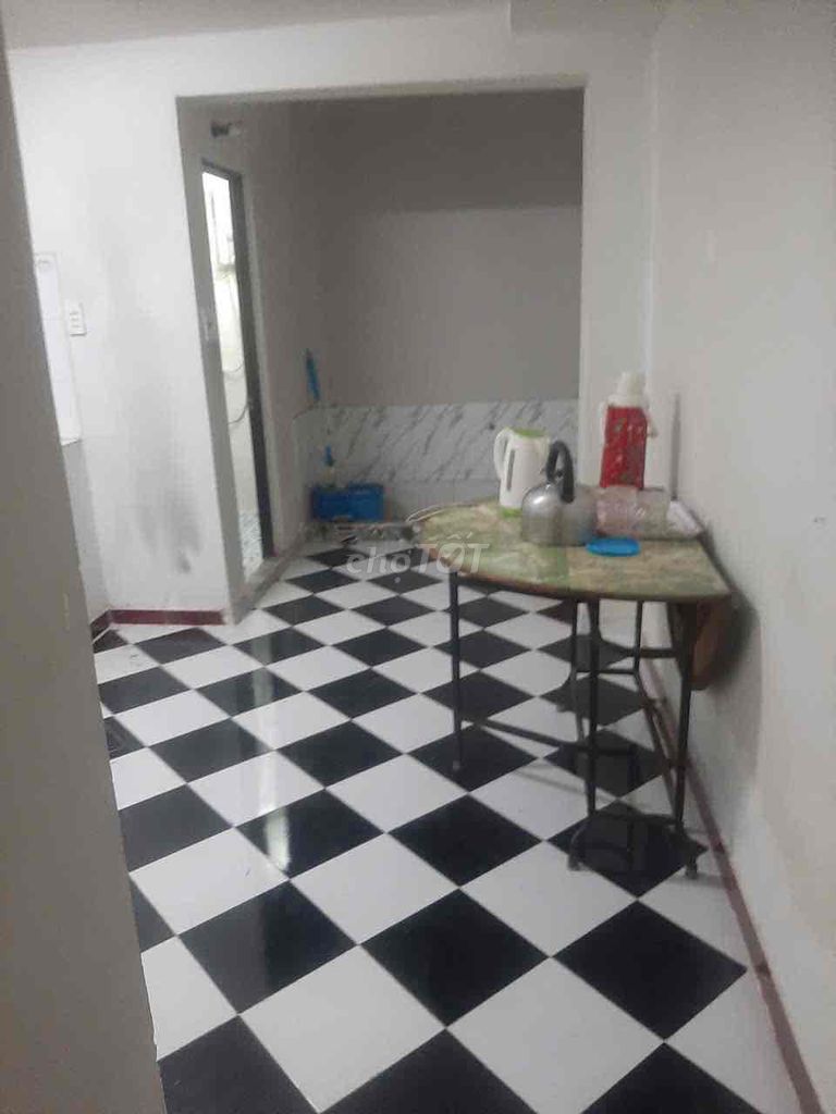 Six, the area uses 100 meters, one room and one attic, a cool, safe house.