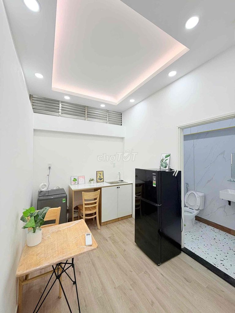 A kitchen bedroom in Hoa Lan Phú Nhuận with a long-talty diadem