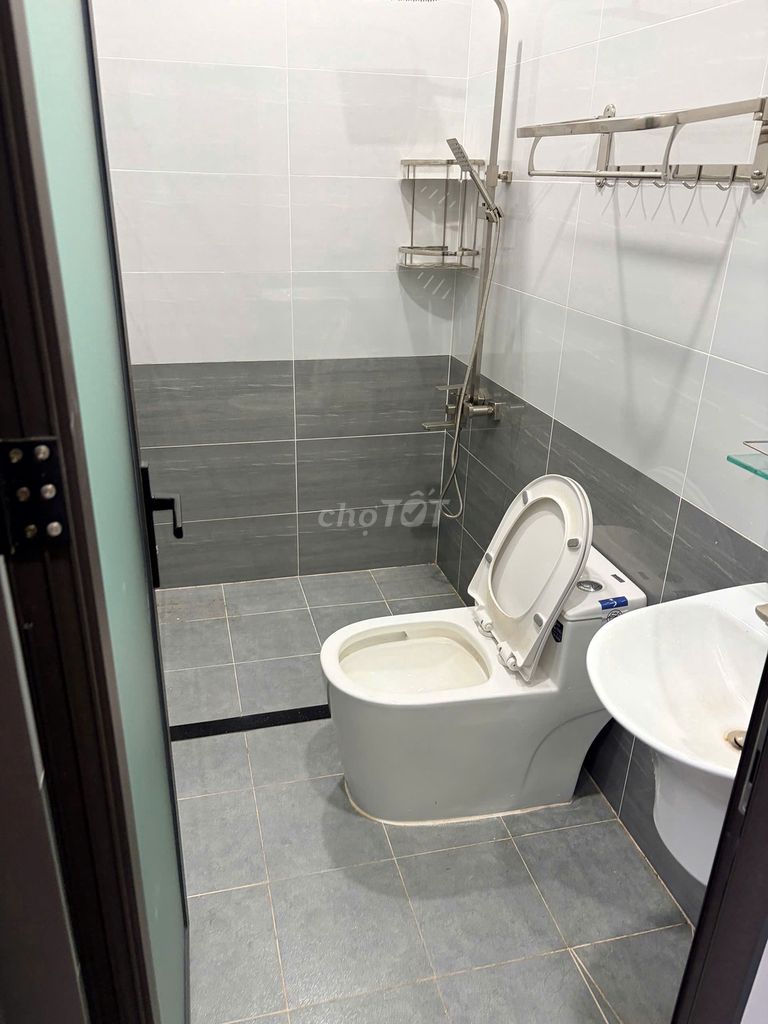 Rent room-- Huỳnh Văn Nghệ, new paint.