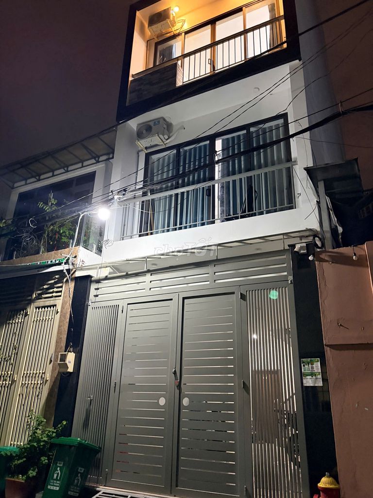 Rent room-- Huỳnh Văn Nghệ, new paint.