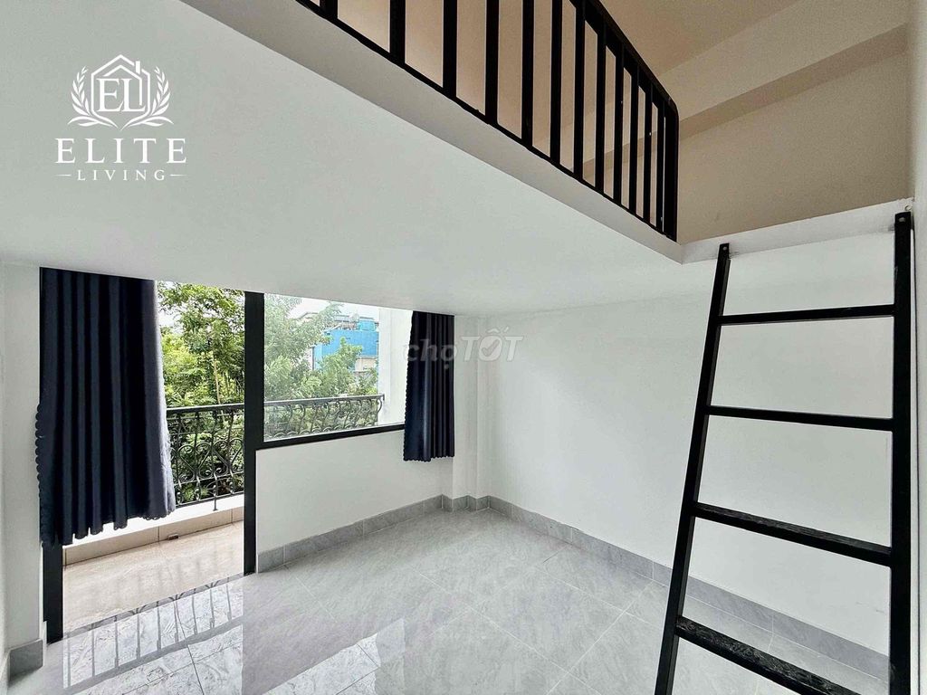 The balcony has interiors that are close to hamh and vlu cs 3.