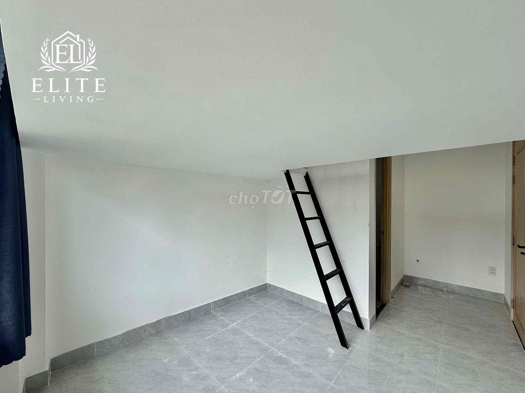 The balcony has interiors that are close to hamh and vlu cs 3.