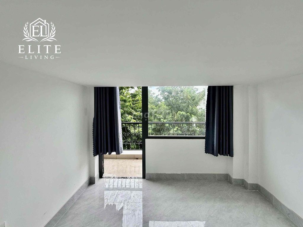 The balcony has interiors that are close to hamh and vlu cs 3.