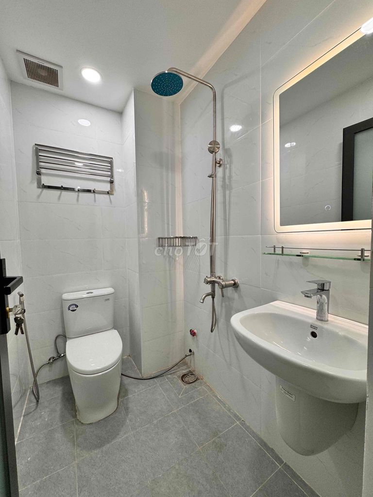 The new studio apartment, clean, warm, conquering people,
