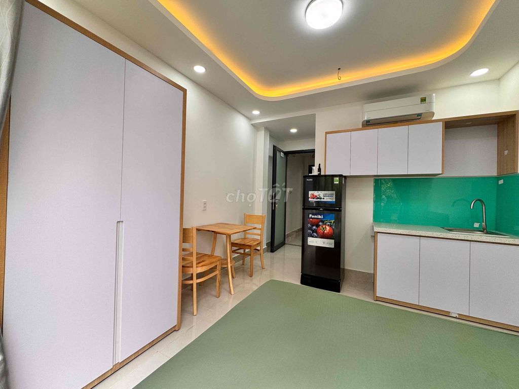 The new studio apartment, clean, warm, conquering people,