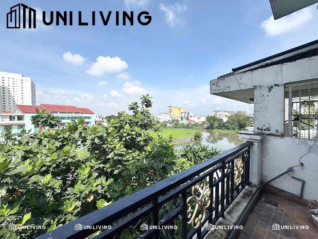The cool balcony studio is only four.
