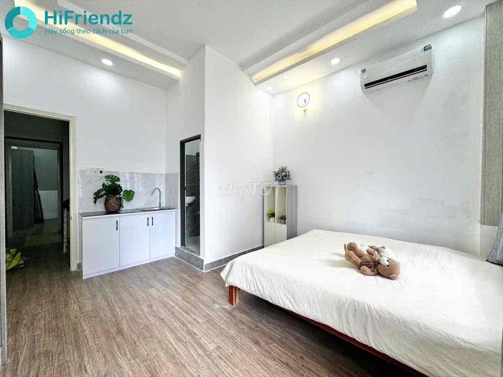 Rent a balcony apartment near the Western Hall of Happiness.