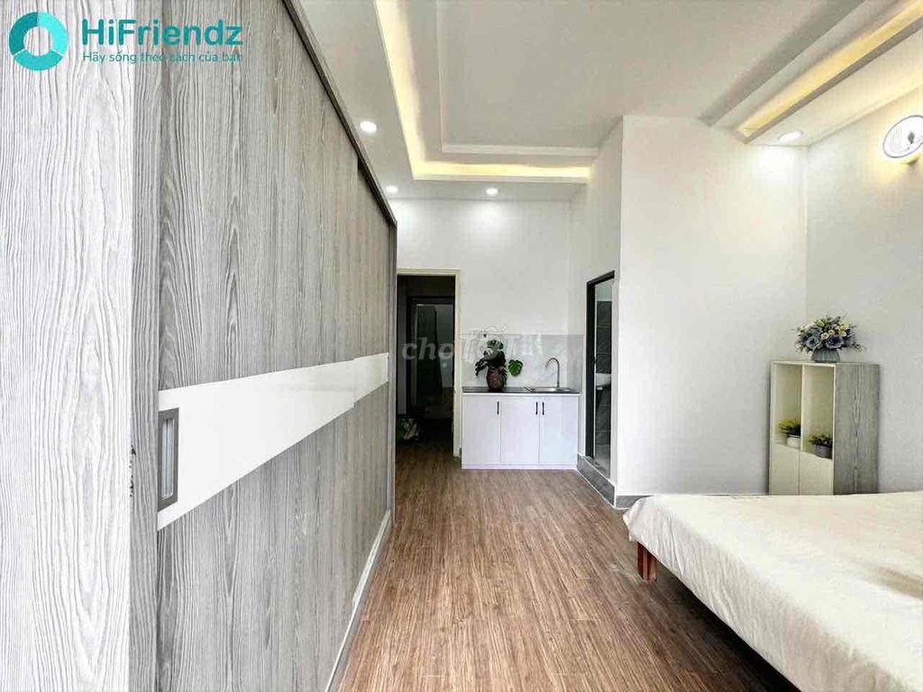 Rent a balcony apartment near the Western Hall of Happiness.
