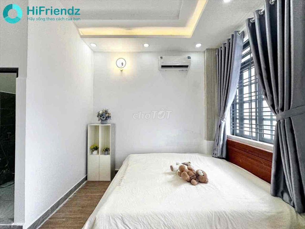 Rent a balcony apartment near the Western Hall of Happiness.