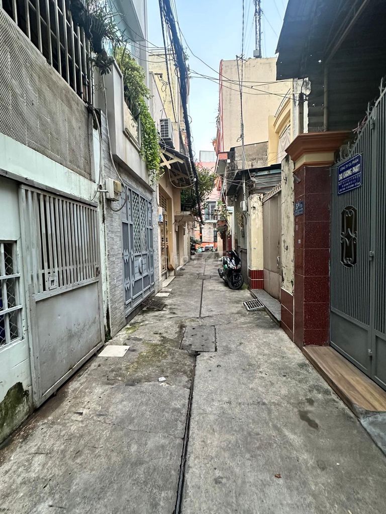 Rent Bình Thạnh against District 1-- Main.