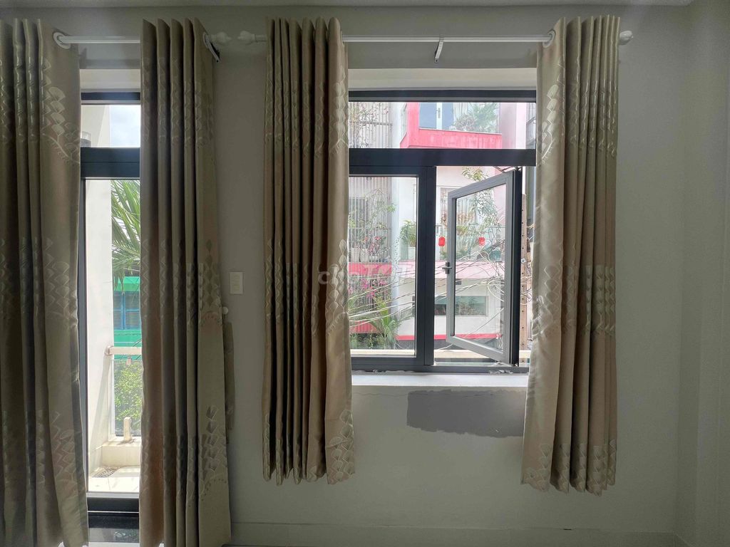 [Presidents have a balcony in the heart of the 10th district,11 – general]