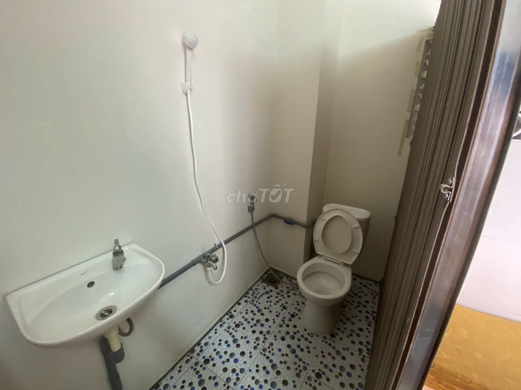 Rent a room near the German Line.