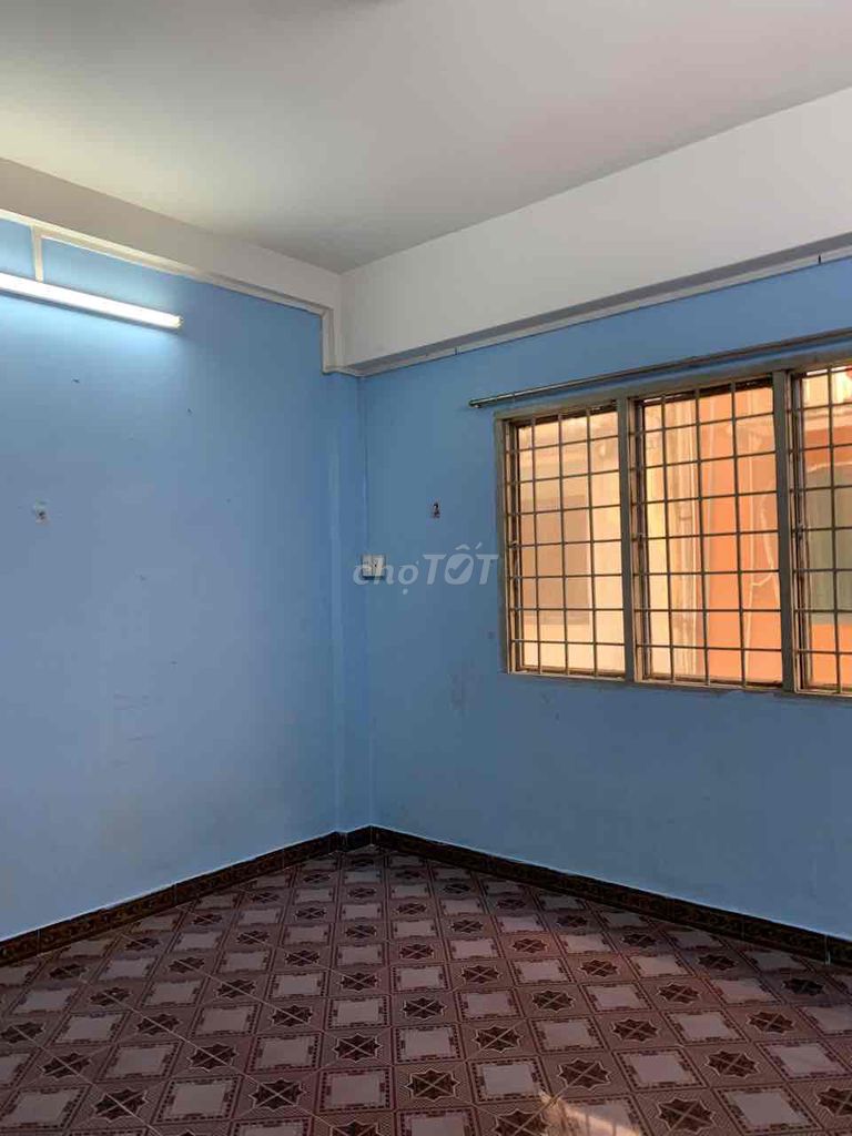 eastbound motel room - 6 District 8