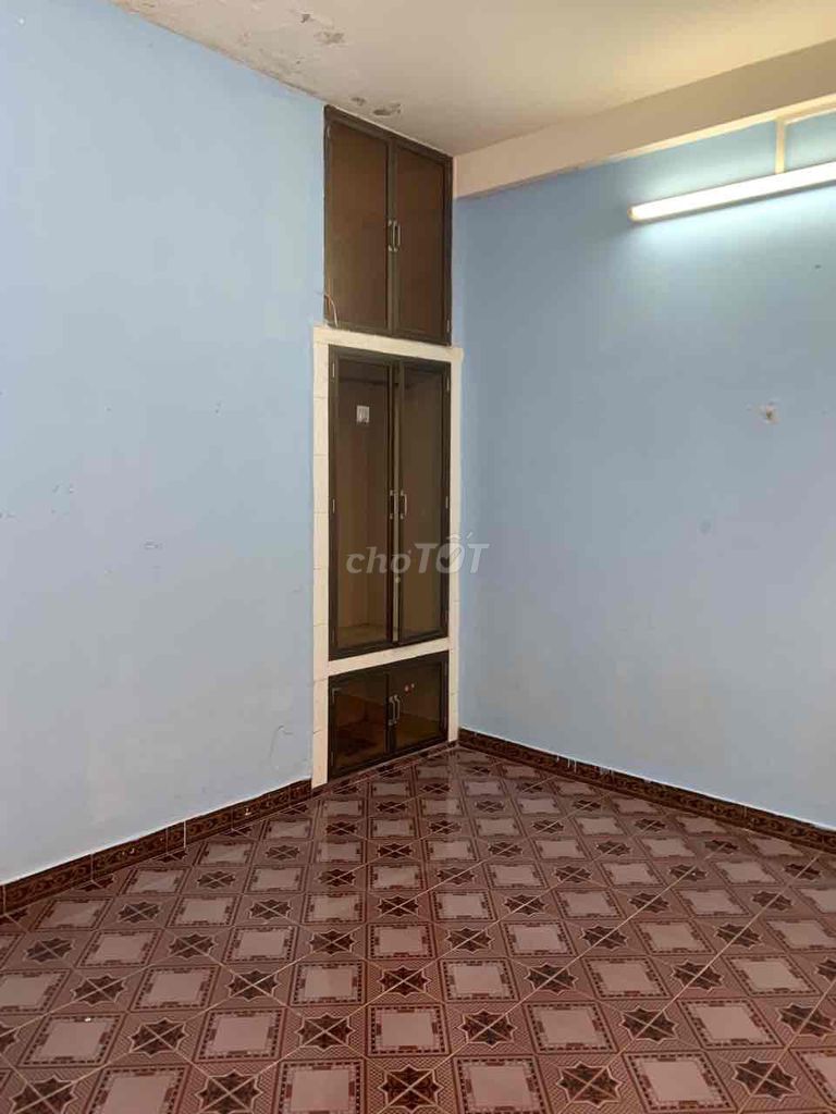 eastbound motel room - 6 District 8