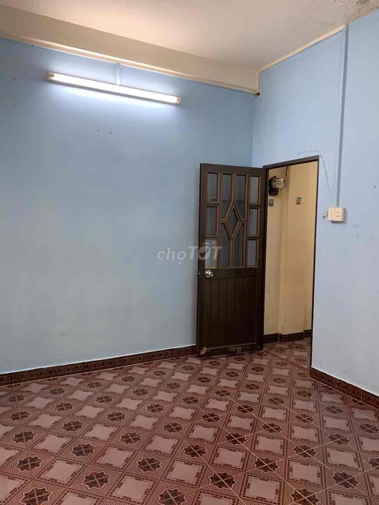 eastbound motel room - 6 District 8