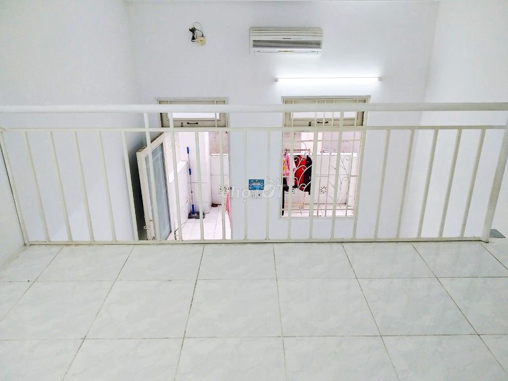 Very clear, 6-foot guard, balcony, window- 457 Huỳnh Tấn Phát District 7