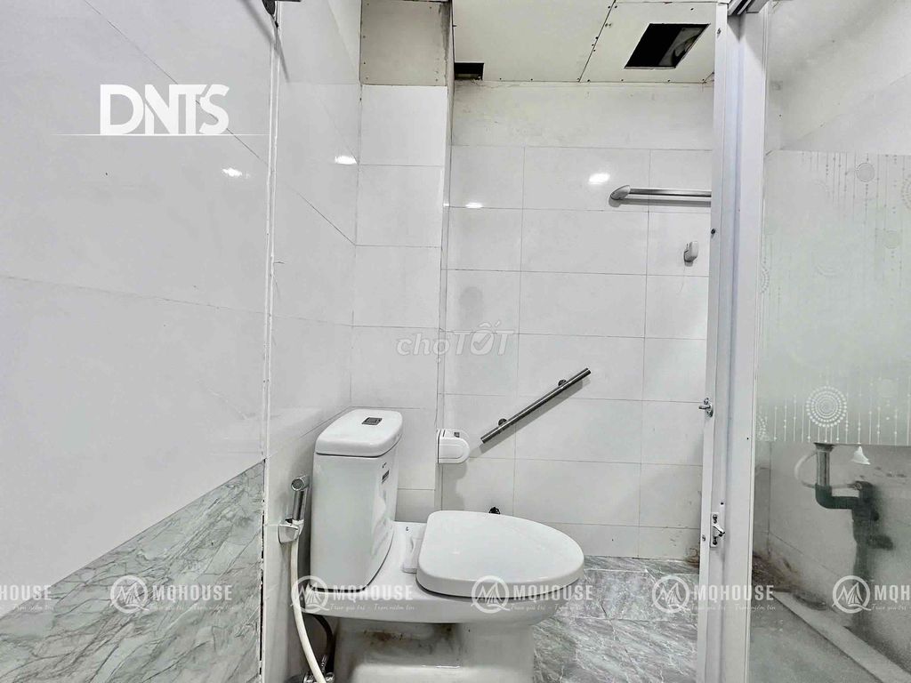 The inside room is Phú Nhuận.