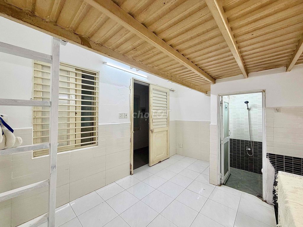 High ground room - air conditioning - Lê Văn Quới
