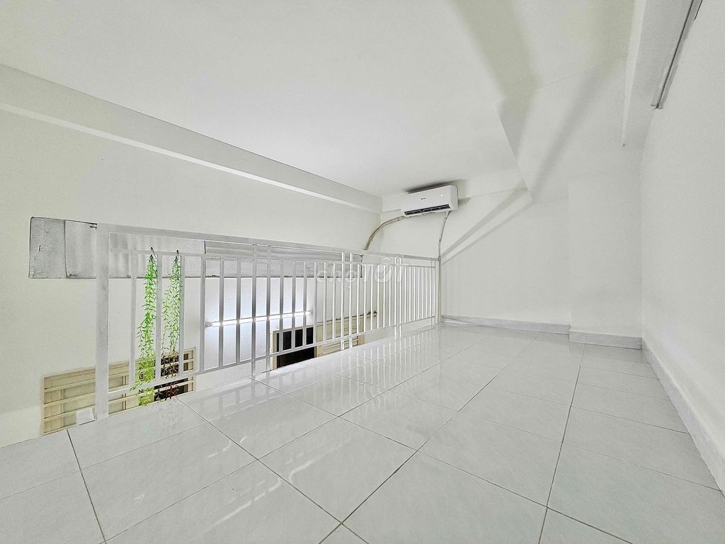 High ground room - air conditioning - Lê Văn Quới