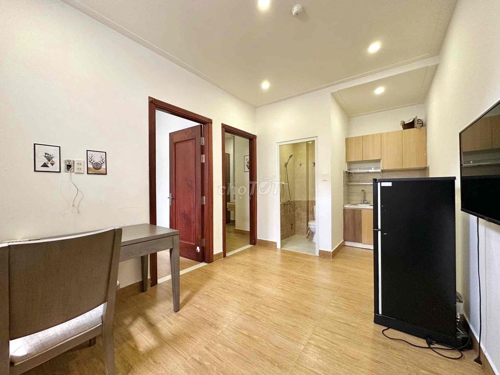 The second bedroom is beautiful, super Ngay gần Sân Bay wide.