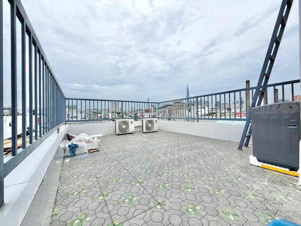 A super wide-split balconies bedroom-- Bình Thạnh.