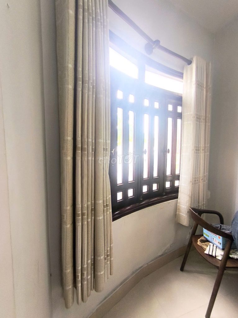 Rent a window-cold room near the University of Medicine