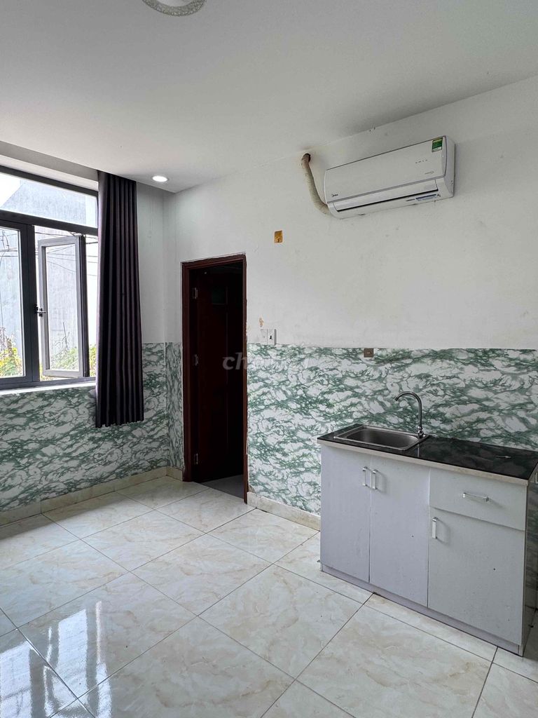 Rooms - air conditioning, closets, elevator shelves