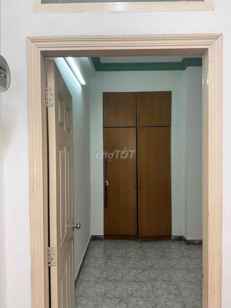 Rent an alley room in the Niobe Passage School