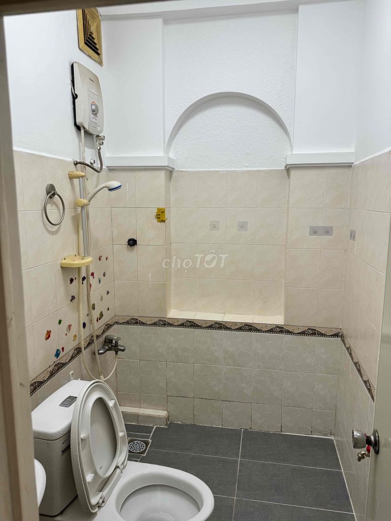 Rent an alley room in the Niobe Passage School