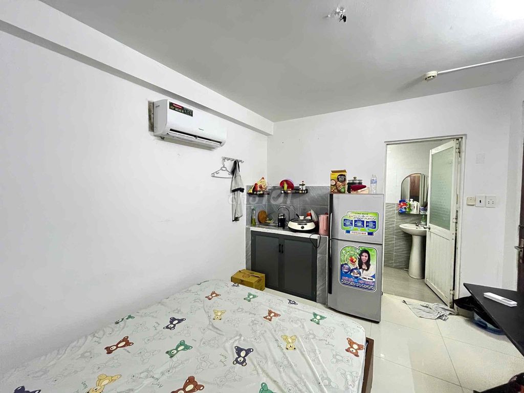 Rent Studios at 7th Fourth of July, full interior, free car