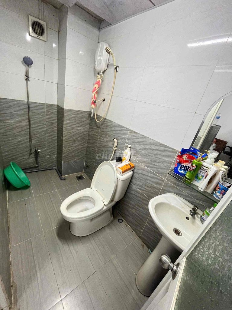 Rent Studios at 7th Fourth of July, full interior, free car
