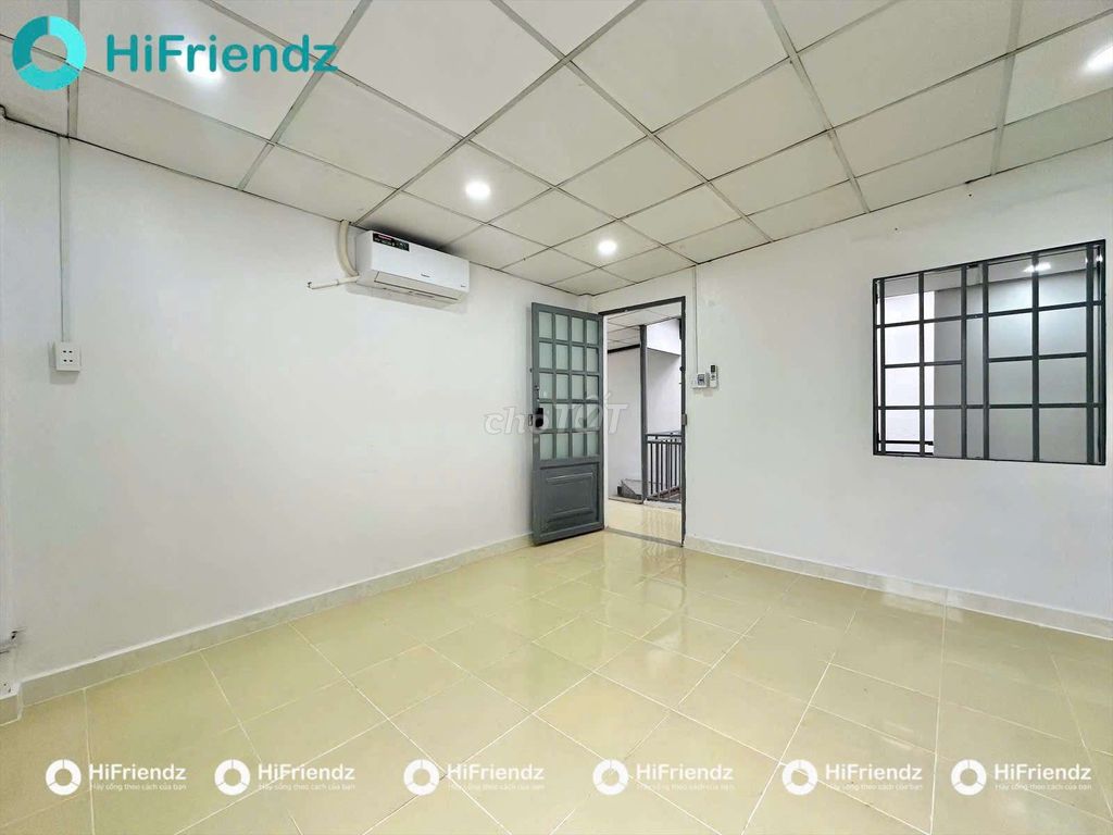 The full interior-door open-up studio - permanent support