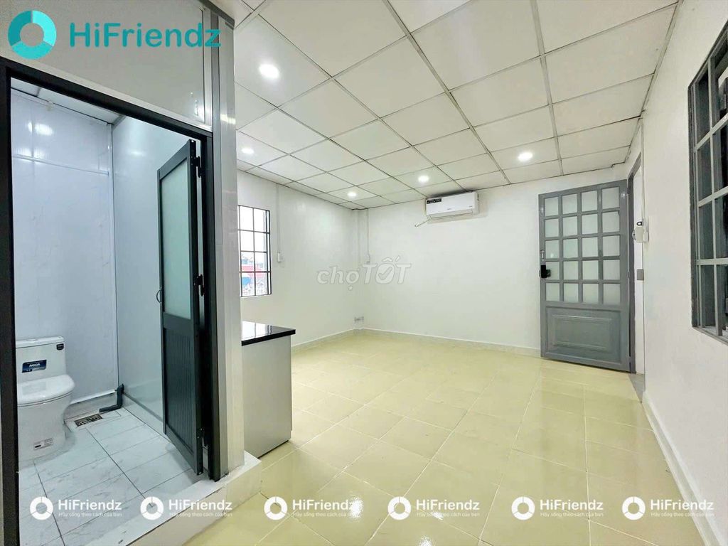 The full interior-door open-up studio - permanent support
