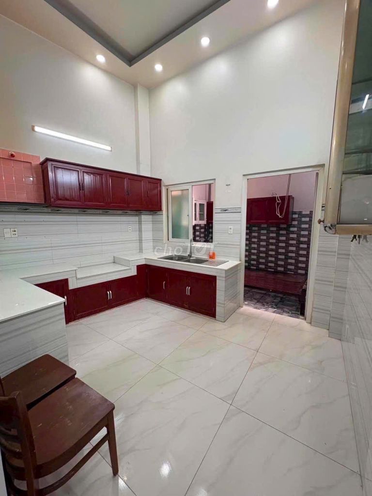 Rent a nice Bãi Sậy, 2.7 million.