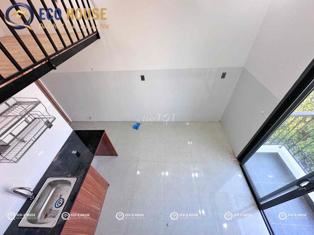 The service apartment has a cool, personal balcony in Lê Văn Quới - 4.8.