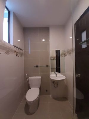 New flat xd, cool, secure, near the bridge across the One, full interior