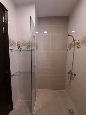 New flat xd, cool, secure, near the bridge across the One, full interior