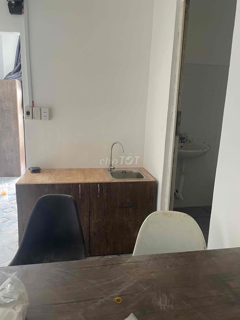 Room one, room one. Đinh Bộ Lĩnh clean.